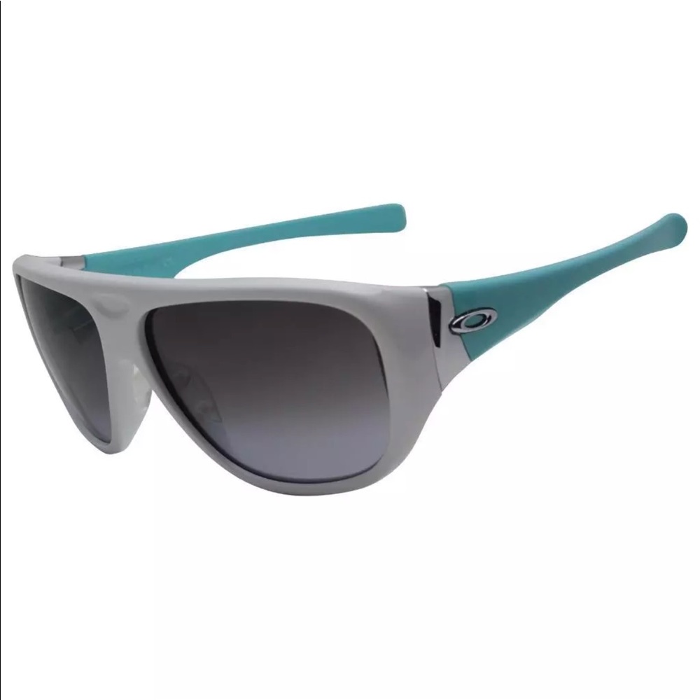 NWT Oakley Sunglasses Never Used Still Packaged